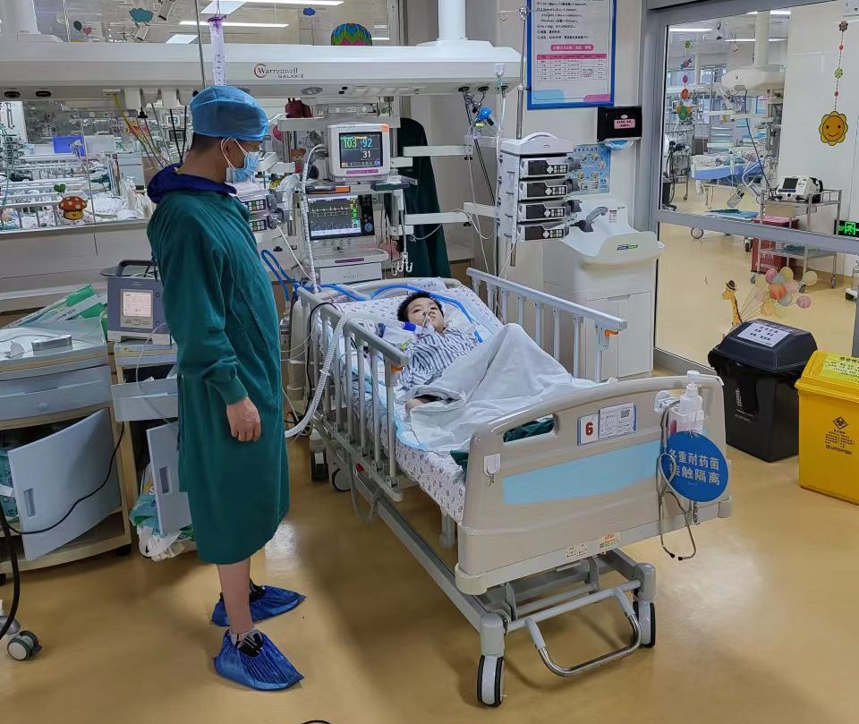 盐边县跨省救护车出租公司